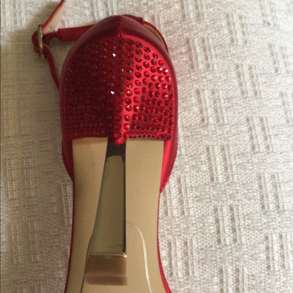 Vince Camuto Restin3 red satin jeweled stilettos - Picture 5 of 5